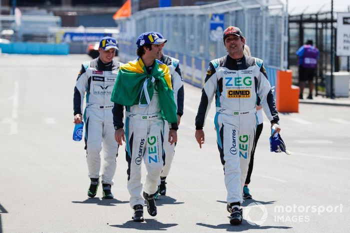 Race winner Sérgio Jimenez, Jaguar Brazil Racing with teammate Cacá Bueno, Jaguar Brazil Racing, 2nd position, Simon Evans, Team Asia New Zealand, 3rd position