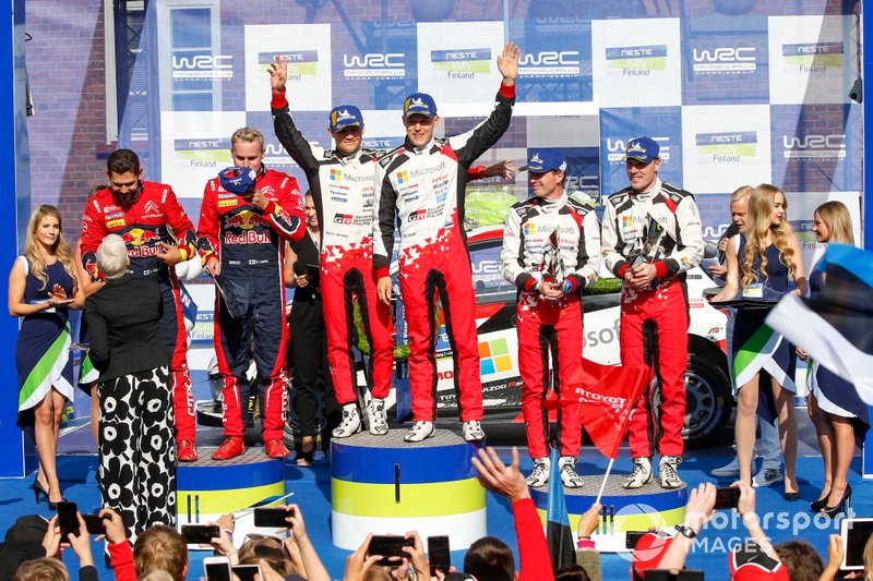 El podio: Ganador Ott Tänak, Martin Järveoja, Toyota Gazoo Racing WRT Toyota Yaris WRC, segundo lugar Esapekka Lappi, Janne Ferm, Citroën World Rally Team Citroën C3 WRC, tercer lugar Jari-Matti Latvala, Miikka Anttila, Toyota Gazoo Racing WRT Toyota Yaris WRC