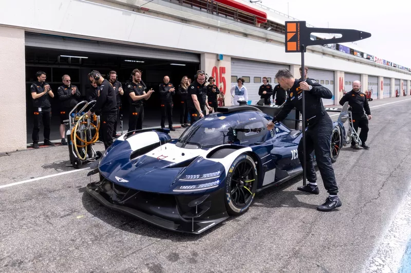 Jacky Ickx, Genesis Magma Racing Genesis