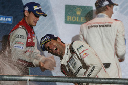 Podium: race winner Mark Webber, Porsche Team