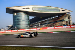 #1 Porsche Team Porsche 919 Hybrid: Timo Bernhard, Mark Webber, Brendon Hartley