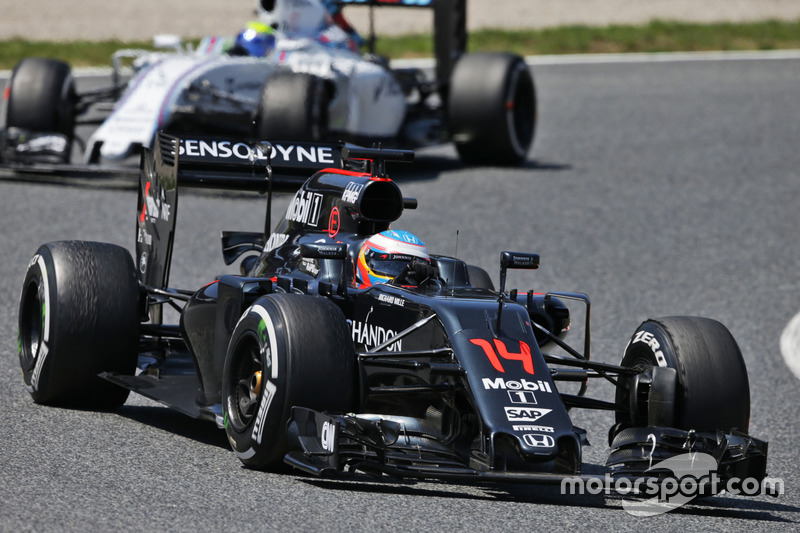 Correndo em casa, Fernando Alonso não teve a mesma sorte: um problema mecânico fez com que o espanhol abandonasse a prova.