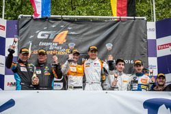 Podium : les deuxièmes Duncan Huisman, Luc Braams, V8 Racing International, Chevrolet Camaro GT4; les vainqueurs Andreas Patzelt, Nicolaj Moller Madsen, PROsport Performance, Porsche Cayman PRO4 GT4; les troisièmes Lennart Marioneck, Tim Stupple, RYS Team Holinger, KTM X-BOW GTR