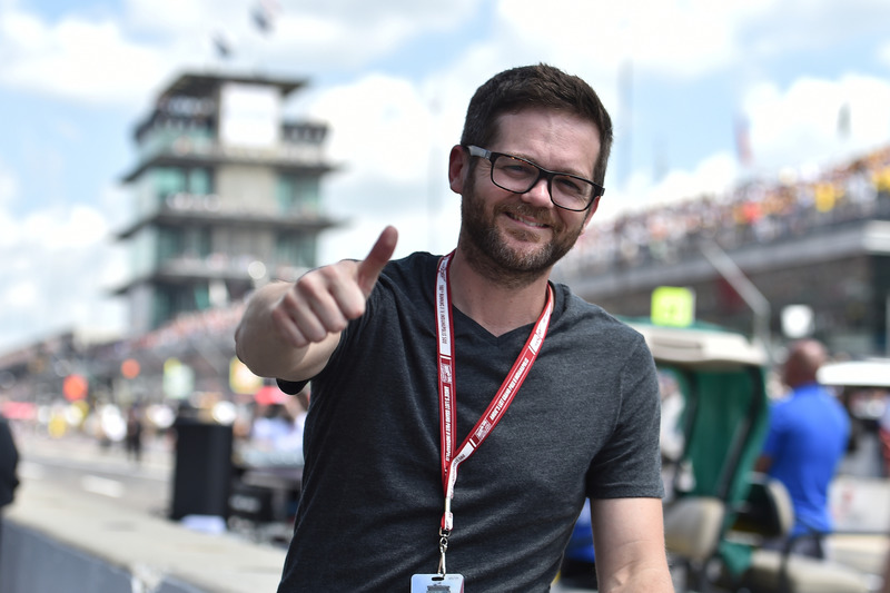 Atravessando o Atlântico, Josh Kaufman, vencedor da sexta edição do The Voice americano, esteve presente nas 500 Milhas de Indianápolis