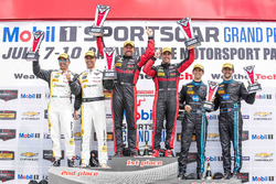 Podium: ganadores #31 Action Express Racing Corvette DP: Eric Curran, Dane Cameron, segundo #5 Actio