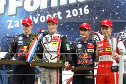 Podium: Racewinnaar Joel Eriksson, Motopark Dallara F316 Volkswagen; tweede plaats Niko Kari, Moto