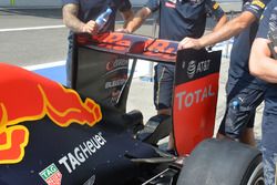 Red Bull Racing RB12, ala posteriore