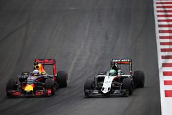 Daniel Ricciardo, Red Bull Racing RB12 et Nico Hülkenberg, Sahara Force India F1 VJM09