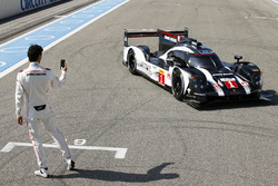 #1 Porsche Team Porsche 919 Hybrid: Mark Webber