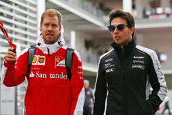 Sebastian Vettel, Ferrari avec Sergio Perez, Sahara Force India F1