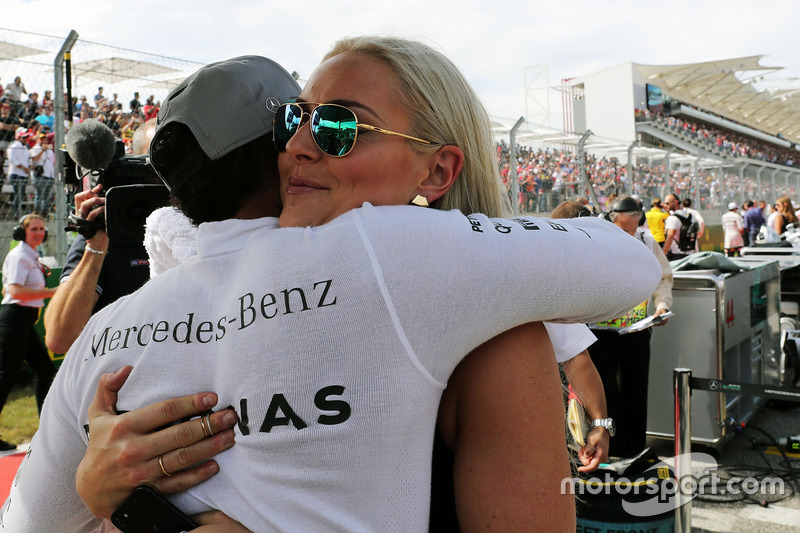 Lewis Hamilton, Mercedes AMG F1 con Lindsey Vonn, sciatrice