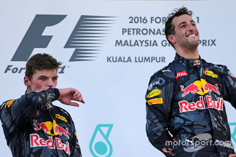 Podio: segundo lugar Max Verstappen, Red Bull Racing y el ganador de la carrera Daniel Ricciardo, Red Bull Racing