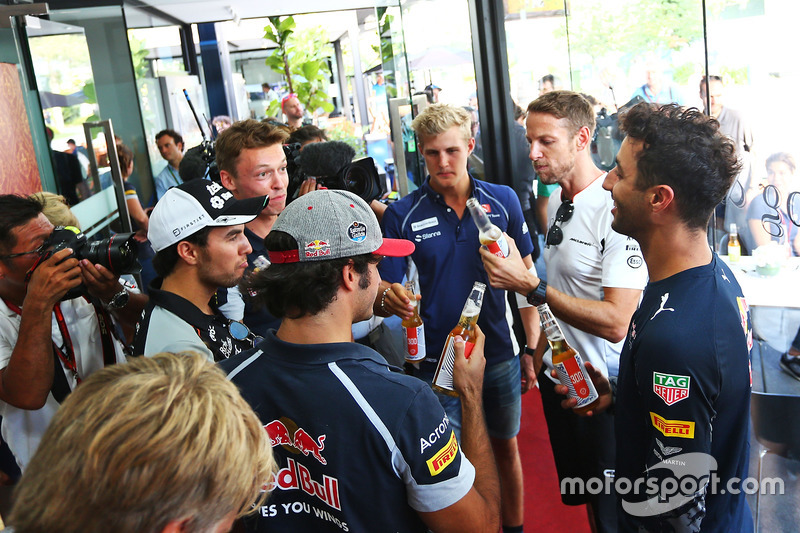 Jenson Button, Daniel Ricciardo, Marcus Ericsson, Daniil Kvyat, Sergio Perez e Carlos Sainz Jr.