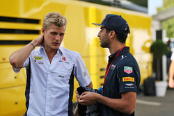 Marcus Ericsson, Sauber F1 Team with Daniel Ricciardo, Red Bull Racing