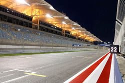 Overview of the Bahrain International Circuit starting grid