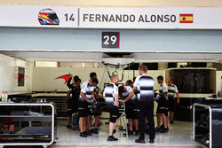 Il box di Fernando Alonso, McLaren