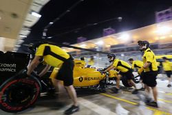 Jolyon Palmer, Renault Sport F1 Team RS16 in the pits