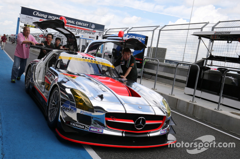 #22 アールキューズ SLS AMG GT3