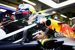 Daniel Ricciardo, Red Bull Racing RB12 with the aeroscreen