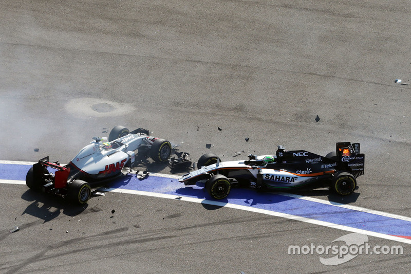 Esteban Gutierrez, Haas F1 Team VF-16 en Nico Hulkenberg, Sahara Force India F1 VJM09 crash bij de s