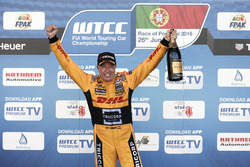 Подиум: Том Коронель, Roal Motorsport, Chevrolet RML Cruze TC1