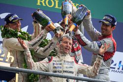 LMP1 podium: class and overal winners #2 Porsche Team Porsche 919 Hybrid: Romain Dumas takes a champagne shower