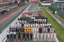 Group photo with all drivers