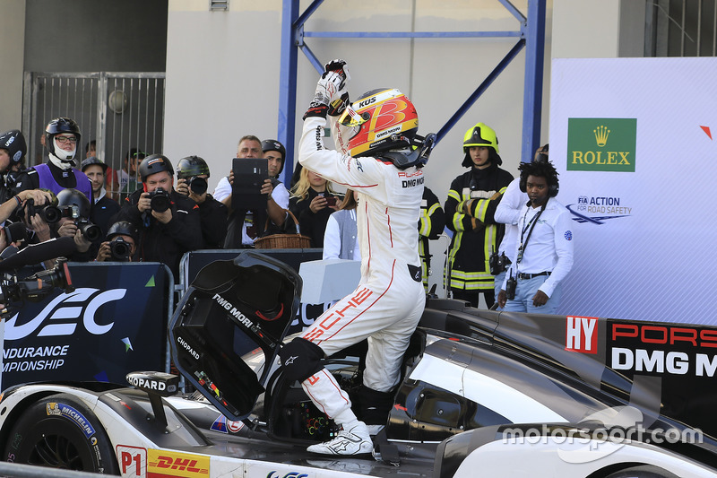 Ganadores de carrera #1 Porsche Team Porsche 919 Hybrid: Timo Bernhard, Mark Webber, Brendon Hartley