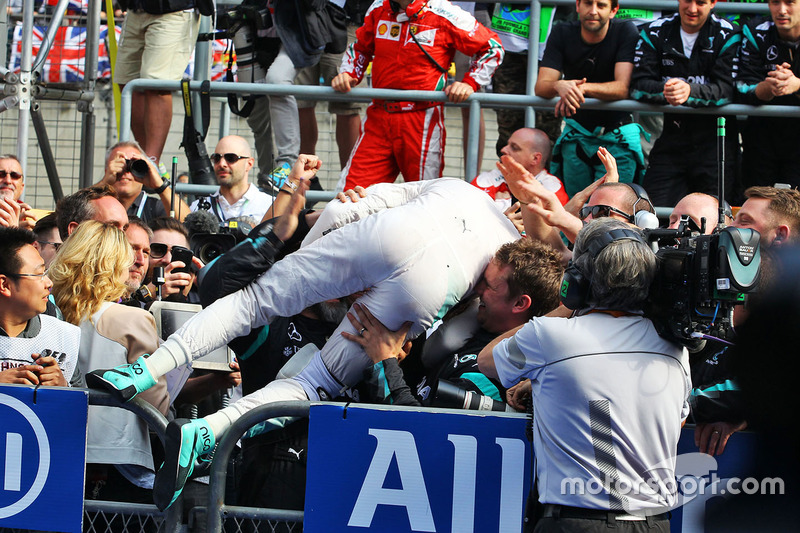 Winner Nico Rosberg, Mercedes AMG F1 Team in parc ferme