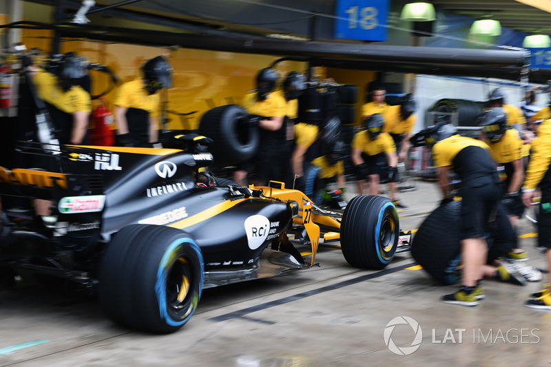 Renault Sport F1 Team RS17 pit stop antrenmanı