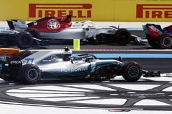 Валттері Боттас, Mercedes AMG F1 W09 за межами траси