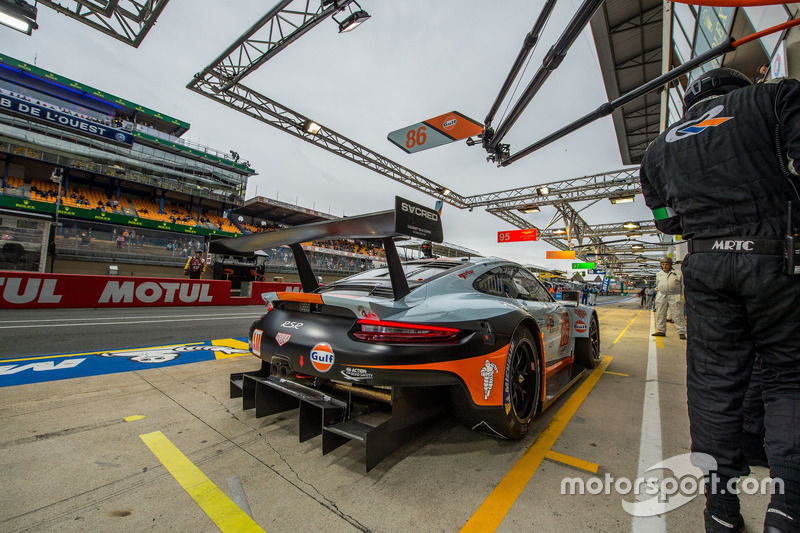 #86 Gulf Racing Porsche 911 RSR: Michael Wainwright, Benjamin Barker, Alex Davison