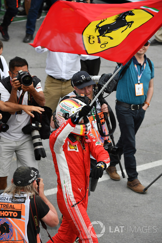 Yarış galibi Sebastian Vettel, Ferrari, parc ferme