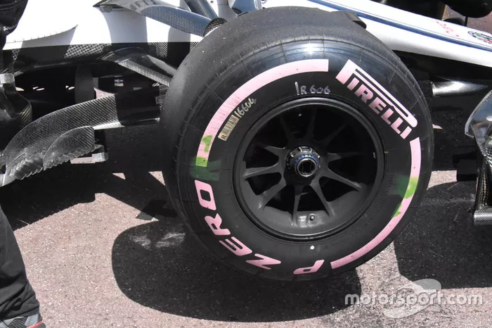 Sauber C37 wheel