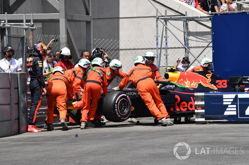 Max Verstappen, Red Bull Racing RB14 na crash
