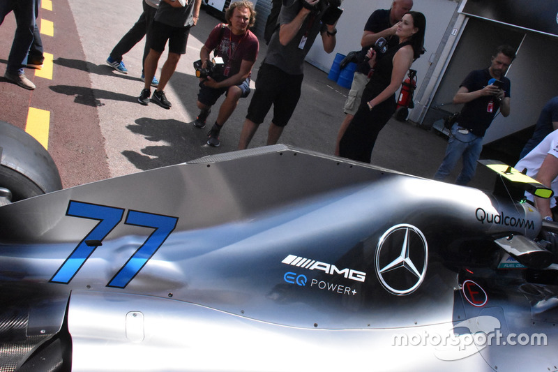 Kap mesin Mercedes-AMG F1 W09