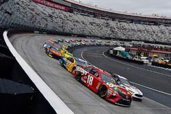 Kyle Busch, Joe Gibbs Racing, Toyota Camry Skittles and Brad Keselowski, Team Penske, Ford Fusion Discount Tire