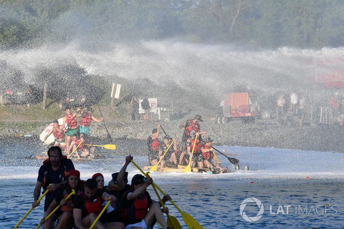 La carrera de balsas