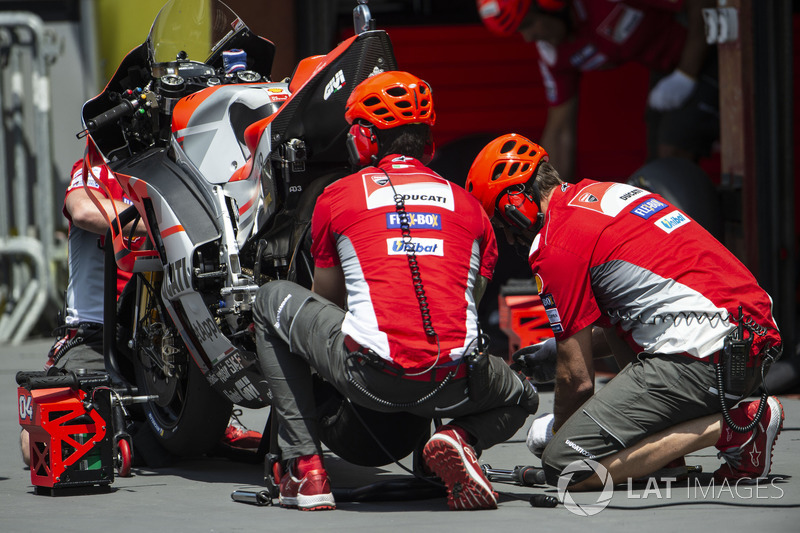 Ducati, cambio gomma