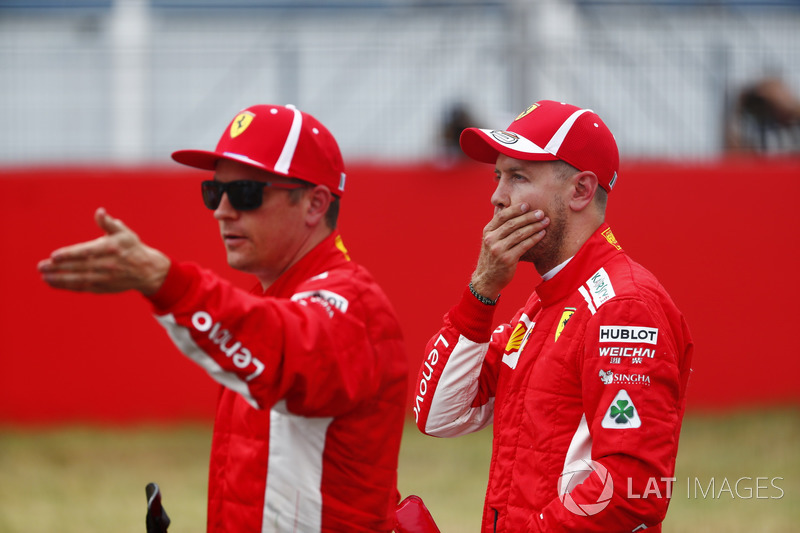 Sebastian Vettel, Ferrari, derrière Kimi Raikkonen, Ferrari