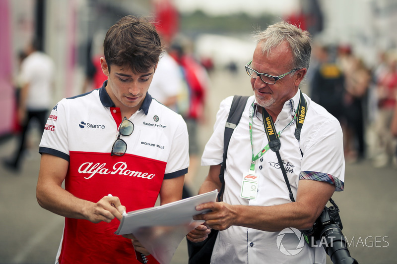 Charles Leclerc, Sauber signs an autograph