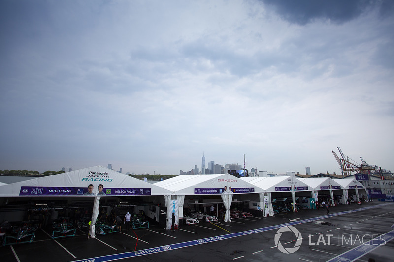 Garajes en el pitlane