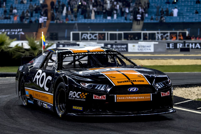 Juan Pablo Montoya del Team Latin America alla guida della Whelen NASCAR
