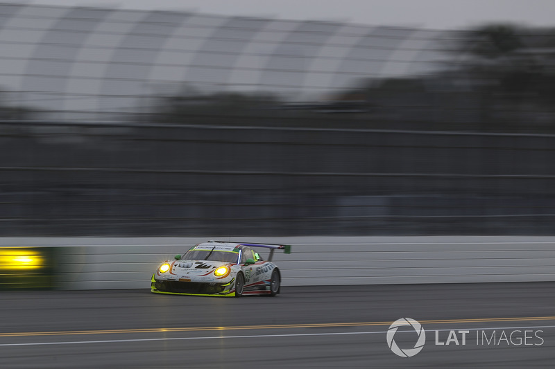 #59 Manthey Racing Porsche 911 GT3 R, GTD: Steve Smith, Harald Proczyk, Sven Muller, Matteo Cairoli, Randy Walls