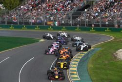 Daniel Ricciardo, Red Bull Racing RB14 at the start of the race