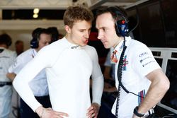 Sergey Sirotkin, Williams Racing, with Paul Williams, Race Engineer, Williams