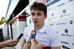 Charles Leclerc, Sauber habla con la prensa