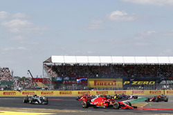 Sebastian Vettel, Ferrari SF-71H devant Max Verstappen, Red Bull Racing RB14 et Lewis Hamilton, Mercedes-AMG F1 W09
