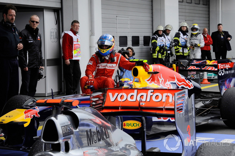 Nurburgring 2011: Fernando Alonso (Ferrari) menumpang Mark Webber (Red Bull)