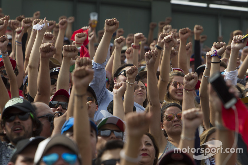 Fans Fuerza México vuelta 19